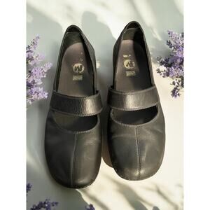 Merrell Black Leather Flats